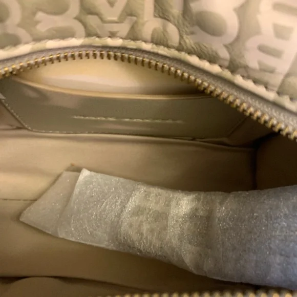Marc Jacobs Beige Logo Mini Bag. Top handle and crossbody - Picture 10 of 14